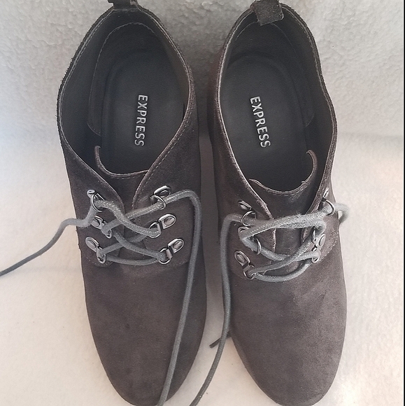 Express Gray Suede Lace Up Wedge Booties, Size 7 - Picture 6 of 9